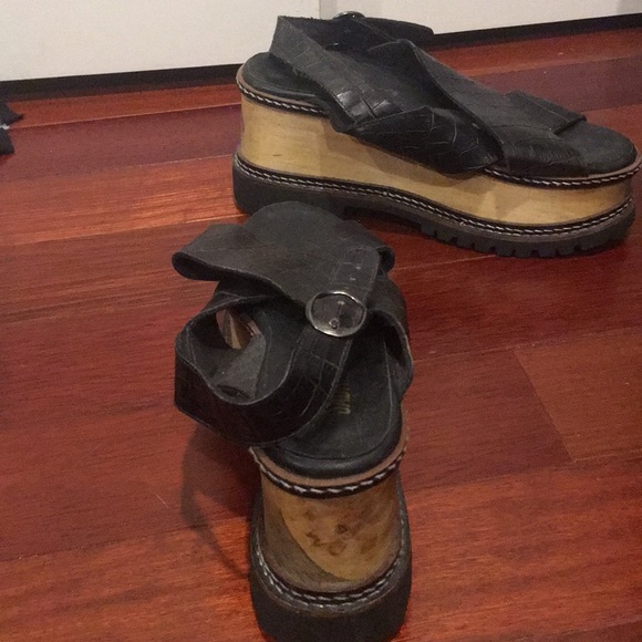 Sandals - Picture 7 of 7